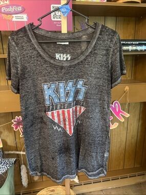 Maurices Black Heather KISS Graphic Short Sleeve Tee with Blue and Red Shield
